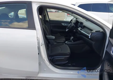 2024 Kia Forte Lxs z USA, uszkodzony, nr VIN 3KPF24AD6RE765764